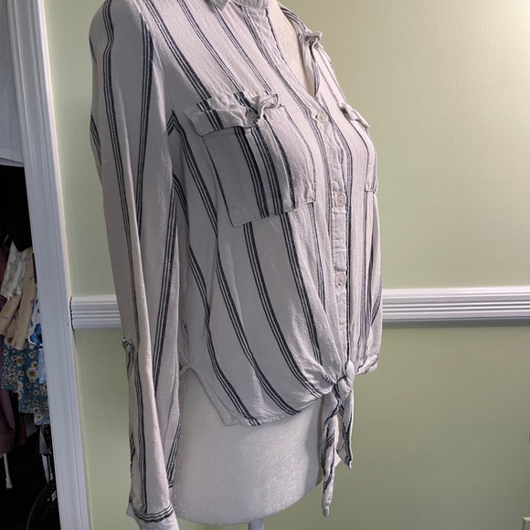 Button-down blouse with tie - Picture 4 of 6